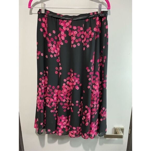 Size 10, Jacques Vert black tulip style skirt with pink flowers. 15” waist.￼ - Picture 5 of 8